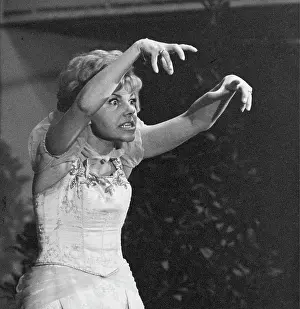 Schwarzenbergplatz: Austrian actress Elfriede Ott at her