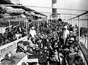 Austrians: Austrian children on the way to their holidays, 1918