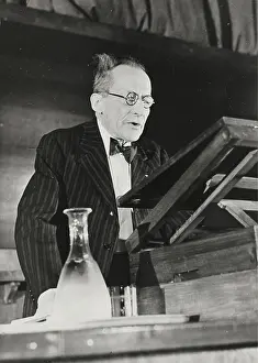 Schrdinger: Austrian physicist Erwin Schrodinger in his inaugural le