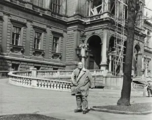 Schrdinger: Austrian physicist Erwin Schrodinger in front of the Vie