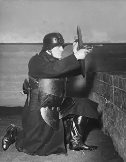 Revolver: Austrian policeman - Anschluss