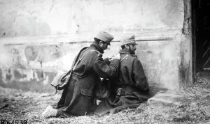 Huddle: Austrian prisoners of war in Russia