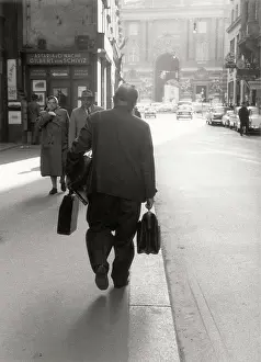 Kohlmarkt: Austrian writer Hans Weigel on his way home. Kohlmarkt