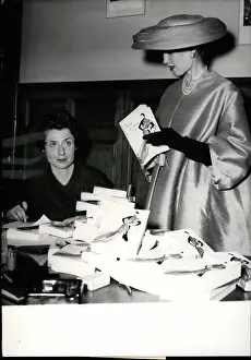 Dressmakers: Author - Book Reviewers - Columnist - Editors