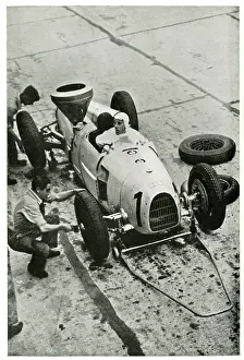 Refuelling: Auto-Union racing car, tyre change and refuelling