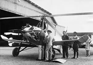 Gener: Autogyro at an airfield