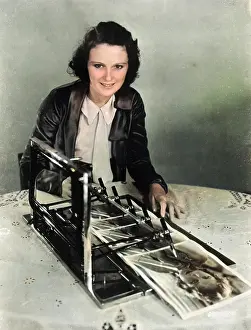 Atcolourisedpic: AUTOMATIC AUTOGRAPHER
