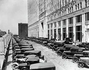 Mart: Automobiles in front of the wholesale