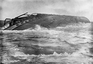 Sinks: The auxiliary cruiser Kaiser Wilhelm der Grosse, 1914