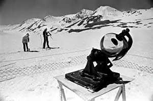 Sadchikov: Avalanche station, 1977