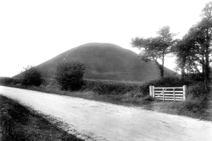 Avebury: Avebury, Silbury Hill 1902