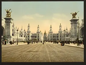 Universel: Avenue Nicholas II, looking towards the Dome of the Invalide