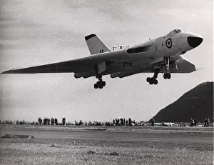 Vulcan: Avro Vulcan B.1 comes in to land