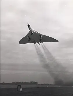 Climbs: Avro Vulcan B2 climbs away