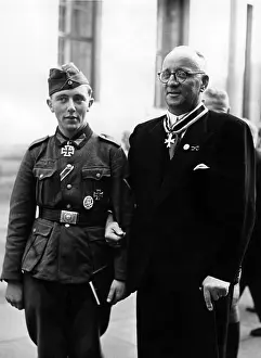 Efforts: Awarding of deserving workers, 1942