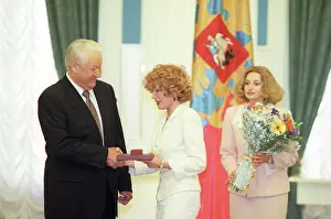 Gurchenko: Awarding of Lyudmila Gurchenko, 1998