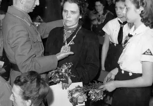 Litzmann: Awarding the Mother Cross, 1943