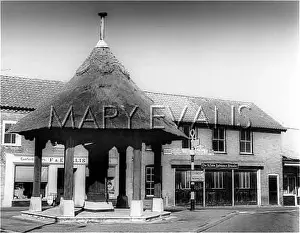 Aylsham: AYLSHAM THATCHED PUMP
