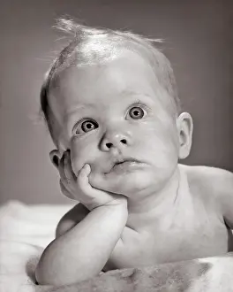 Meditate: Baby Lying Leaning