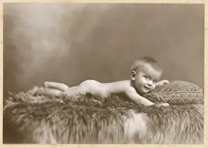 Knowing: BABY ON RUG/MIDGET C1909