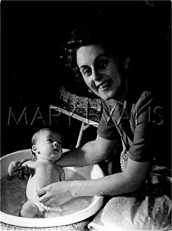 Bathtime: BABY'S BATHTIME 1940S