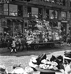 Josefs: Bachus carriage at a parade