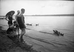 Bading: Bading women at the Wannsee