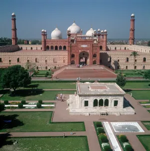 Ranjit: BADSHAHI MOSQUE/PAKISTAN