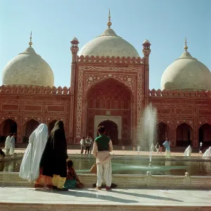 Aurangzeb: BADSHAHI MOSQUE/PAKISTAN