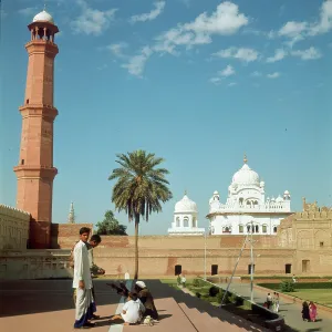 Aurangzeb: BADSHAHI MOSQUE/PAKISTAN