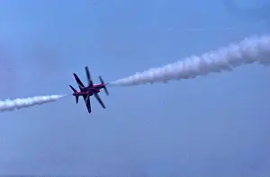 Synchro: BAe Systems Hawks RAF Red Arrows Synchro Pair close pass