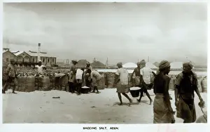 Bagging: Bagging up salt - Aden, Yemen