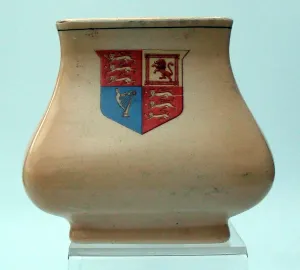 Cipher: Bairnsfatherware squared vase If you knows