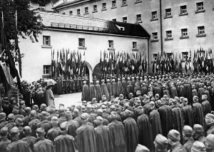 Benedikt: Baldur Benedikt von Schirach during a speech, Landsberg 1937