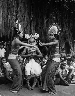 Gamelan: BALI DANCING GIRLS