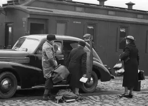 Opel: Baltic Germans before their resettlement at an Estonian