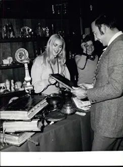 Saleswomen: Bands - Composers - Instruments - Musicians