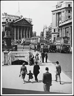 Approaching: BANK OF ENGLAND