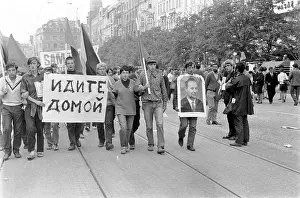 Dubcek: Banner - protesters - Wenceslas Square - Prague