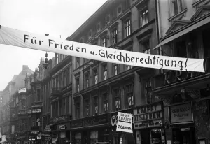 Fuer: Banner saying For Peace and Equality!, 1933