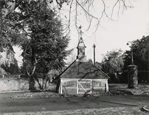 Banstead: BANSTEAD VILLAGE WELL