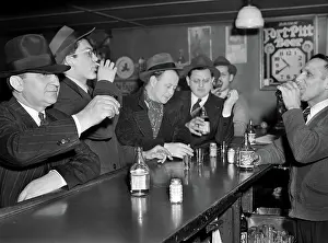 Menss: Bar, drinking, men, night life