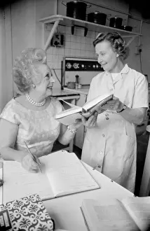 Cartland: Barbara Cartland - Novelist