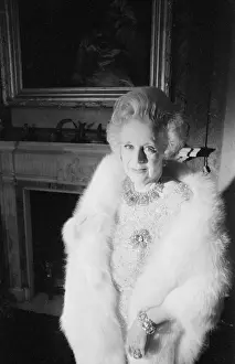 Cartland: Barbara Cartland - Novelist