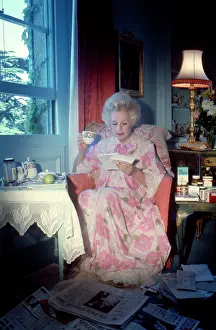 Cartland: Barbara Cartland - Novelist