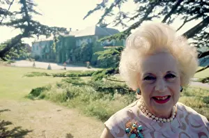 Mascara: Barbara Cartland - Novelist