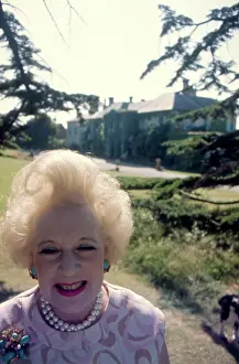 Mascara: Barbara Cartland - Novelist