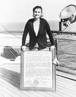 15061: Barbara Hutton, Woolworth heiress, on the deck