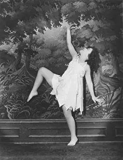 Preteen: Barefoot dancer