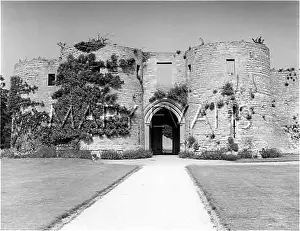 1132: BARNWELL CASTLE